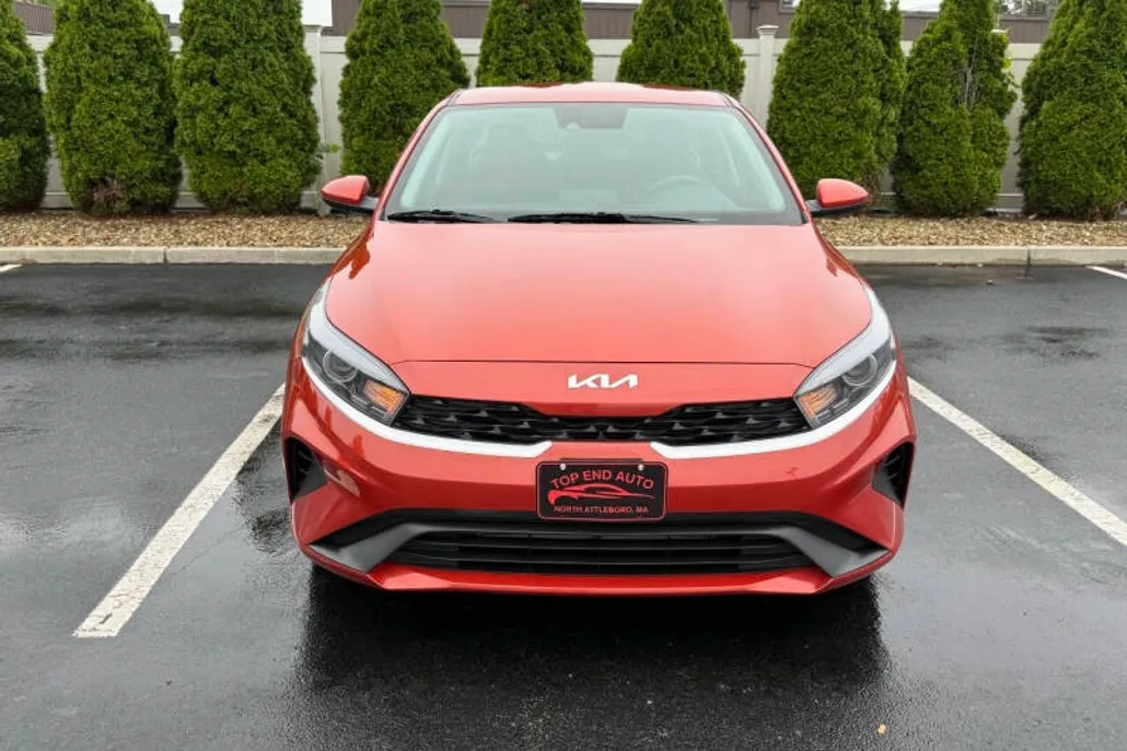 2023 Kia Forte LXS photo 1