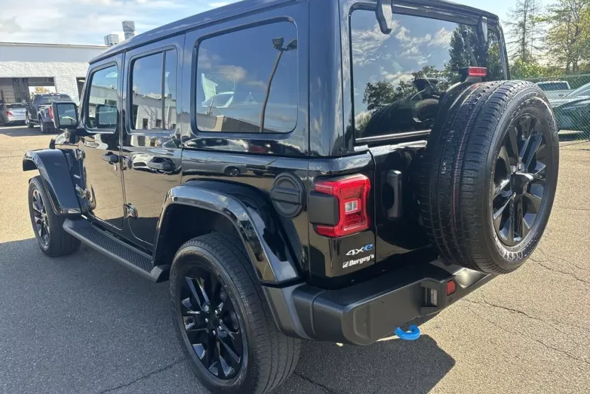 2023 Jeep Wrangler Unlimited 4xe Sahara photo 1