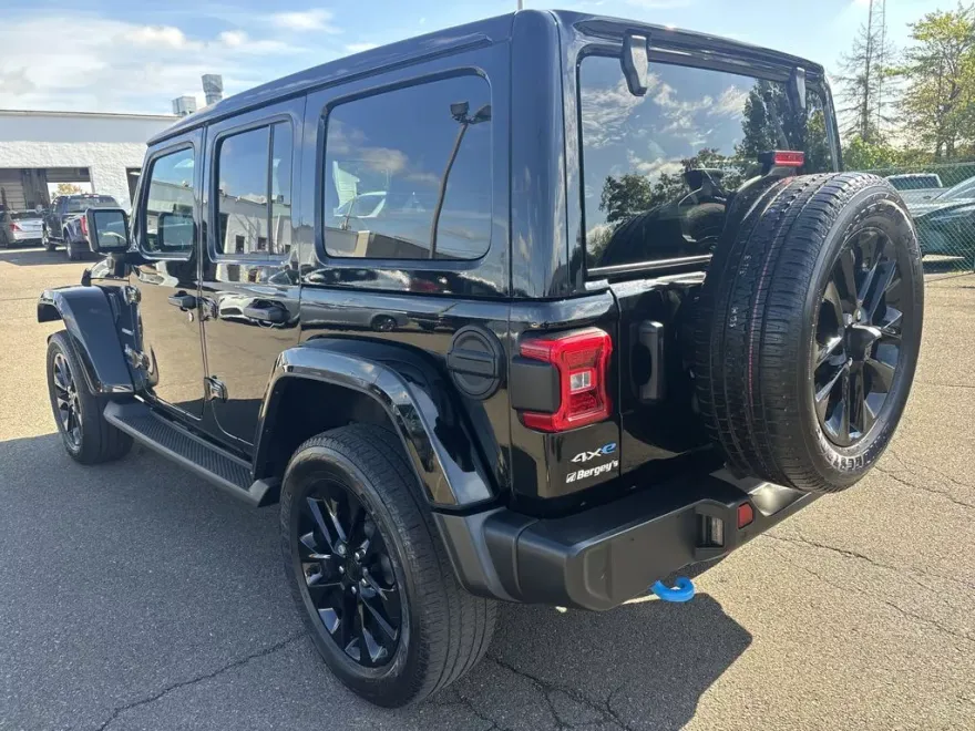 2023 Jeep Wrangler Unlimited 4xe Sahara photo 1