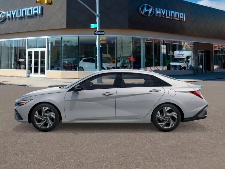 2025 Hyundai Elantra SEL Sport photo 1