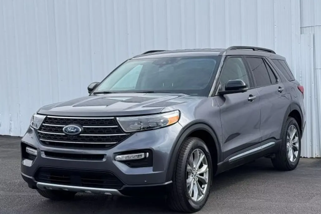 2022 Ford Explorer XLT Sport photo 1