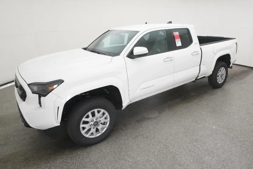 2025 Toyota Tacoma SR5 photo 1