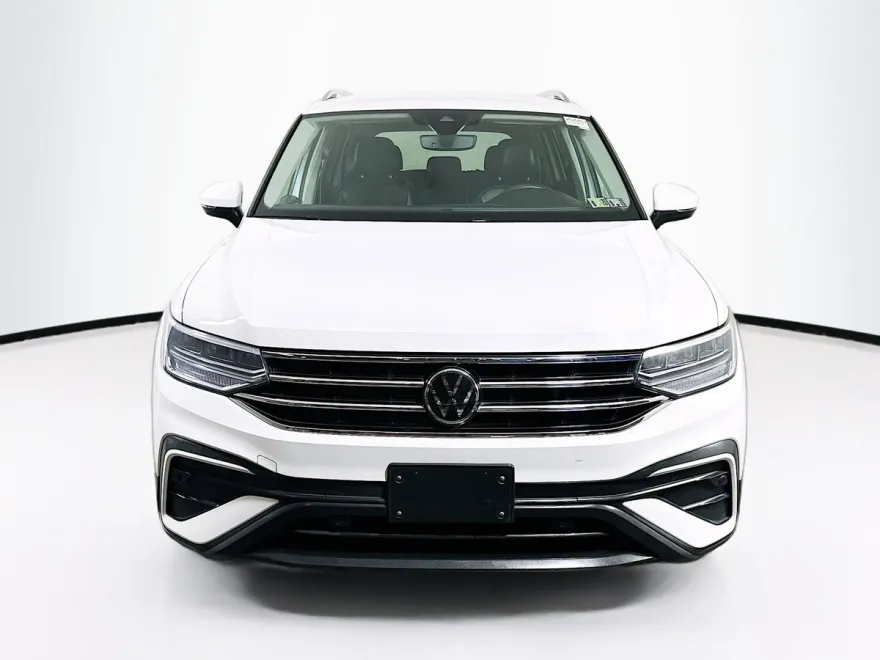 2022 Volkswagen Tiguan SE photo 1