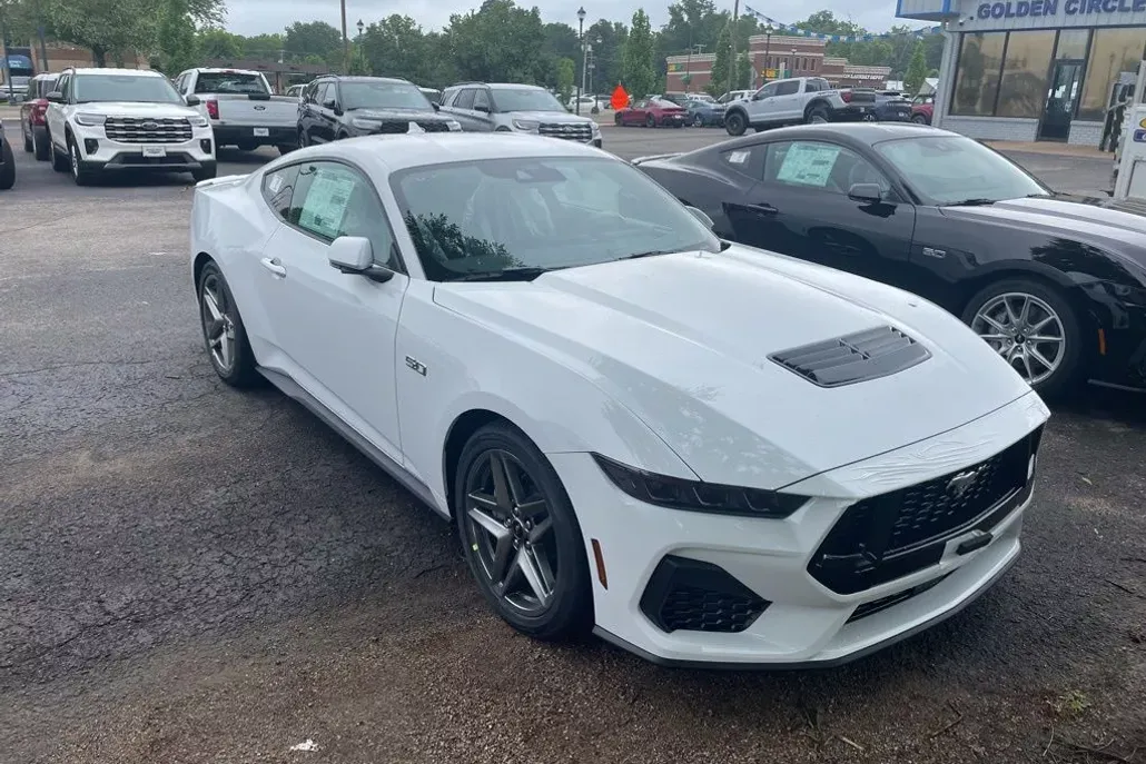 2025 Ford Mustang GT photo 1
