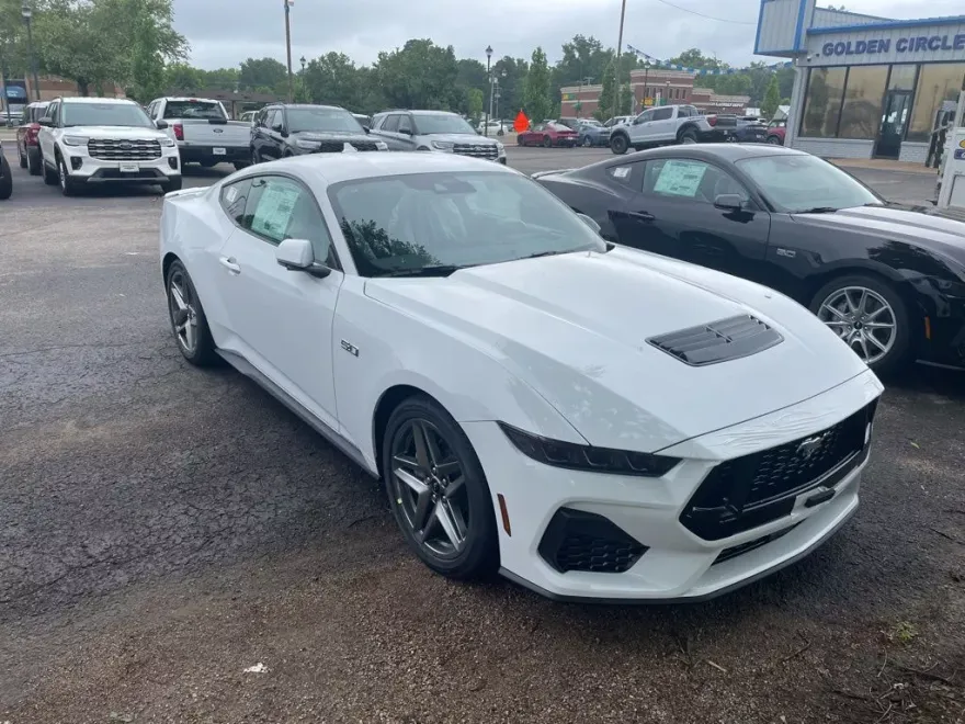 2025 Ford Mustang GT photo 1
