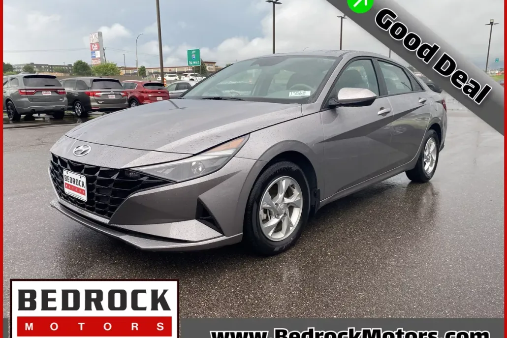 2023 Hyundai Elantra SE photo 1