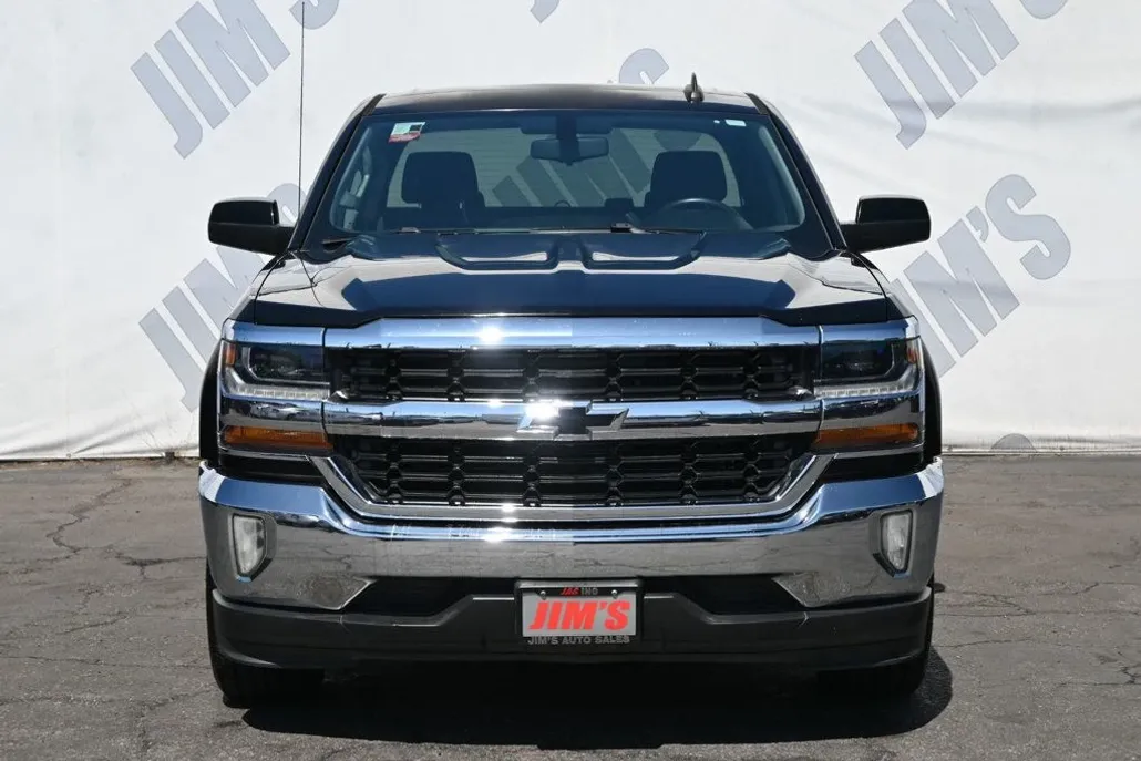 2017 Chevrolet Silverado 1500 LT photo 1