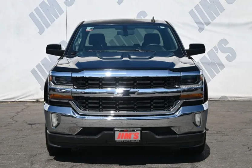 2017 Chevrolet Silverado 1500 LT photo 1