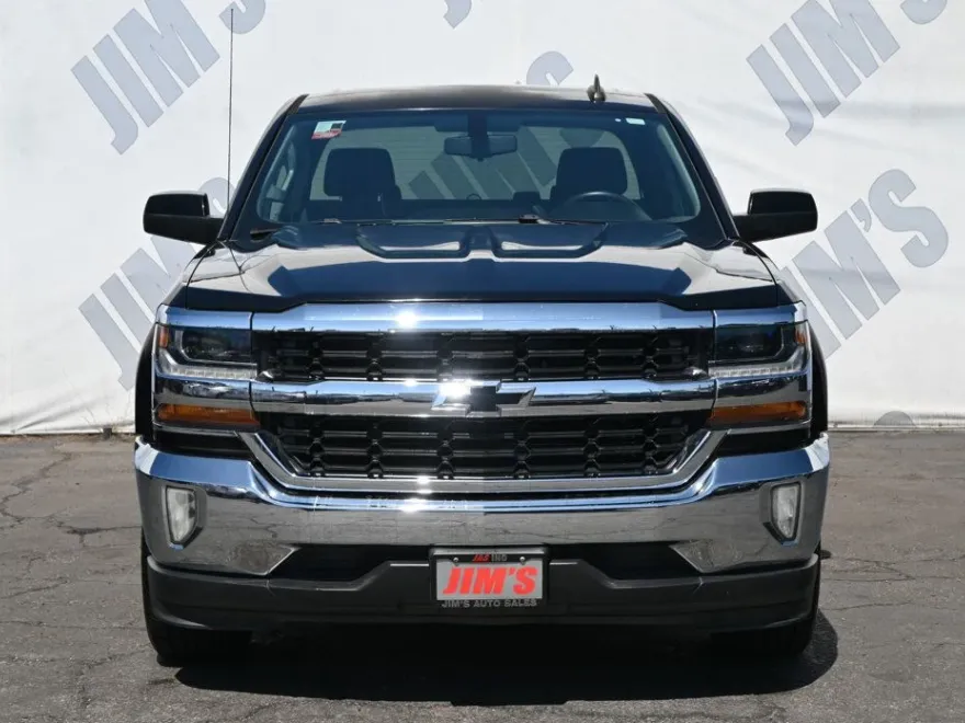 2017 Chevrolet Silverado 1500 LT photo 1