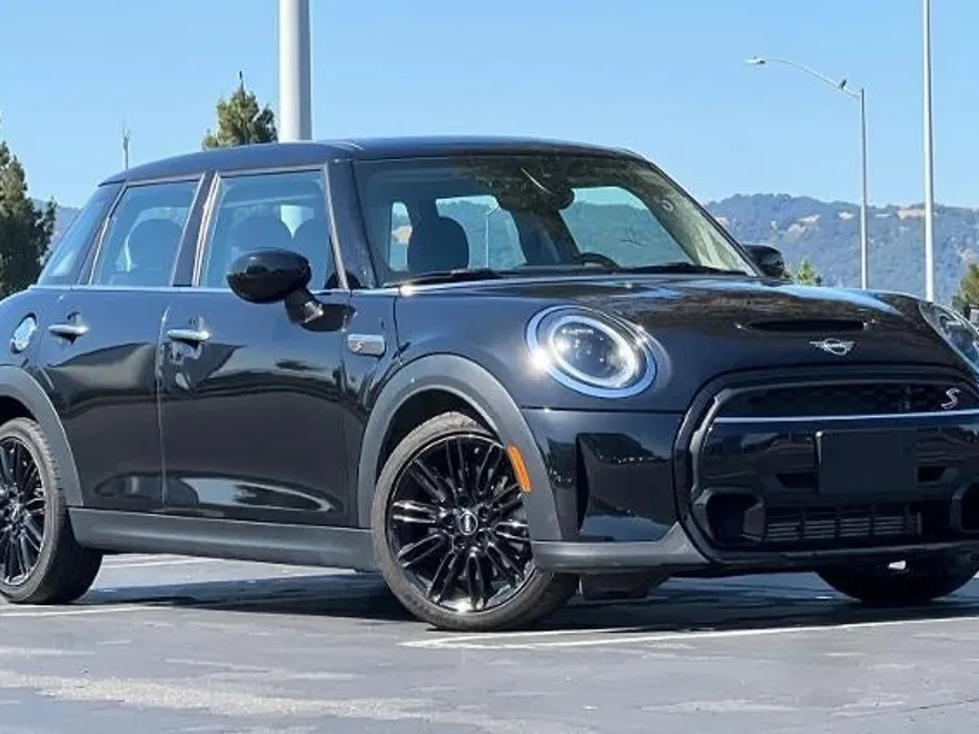 2024 Mini Cooper 4 Door Hardtop S photo 1