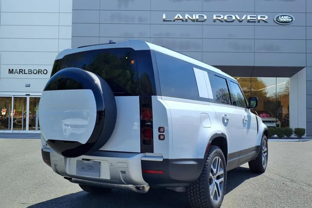 2025 Land Rover Defender 130 S photo 1