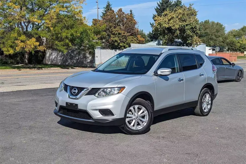 2016 Nissan Rogue SV photo 1