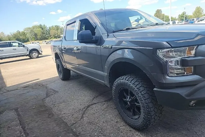 2017 Ford F-150 XLT photo 1