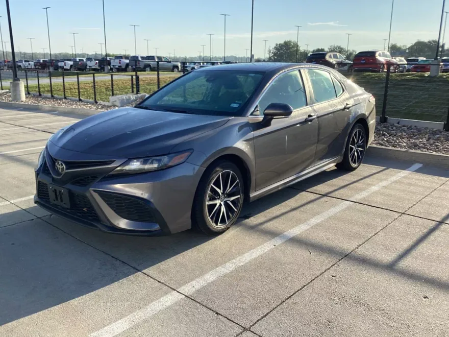 2024 Toyota Camry SE photo 1