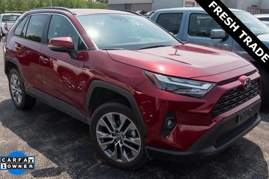 2022 Toyota RAV4 XLE Premium photo 1