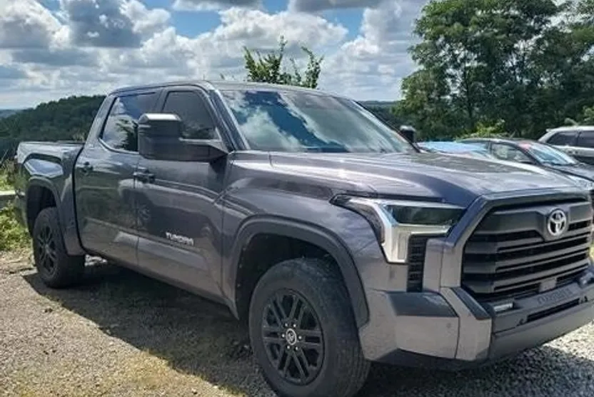 2023 Toyota Tundra SR5 photo 1