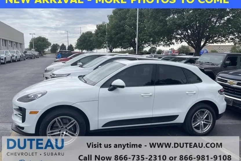 2021 Porsche Macan Base photo 1