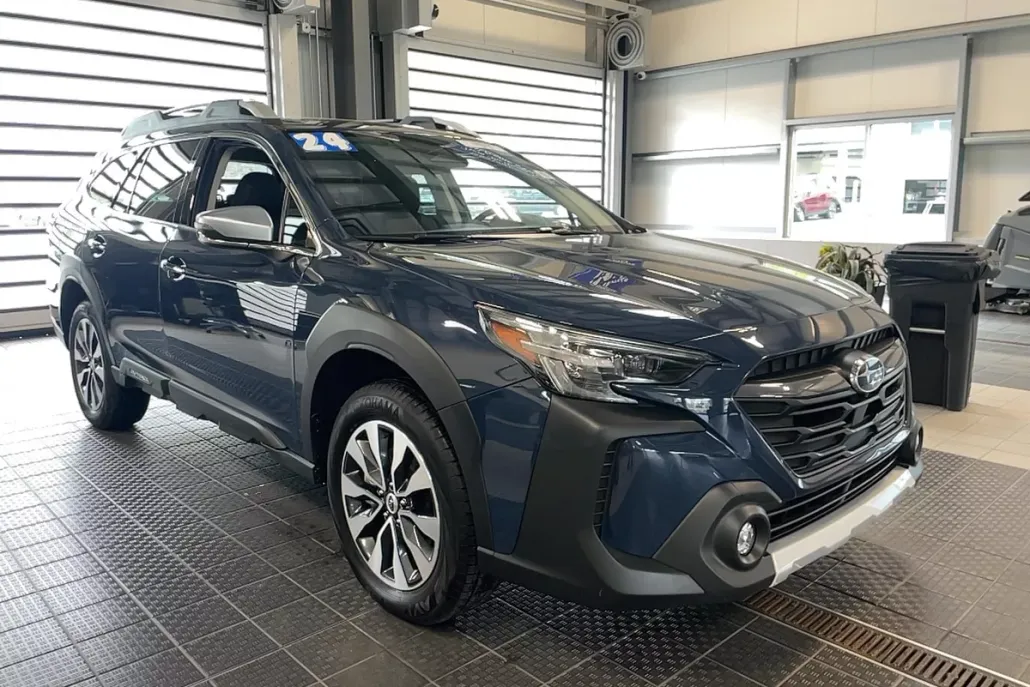 2024 Subaru Outback Touring photo 1