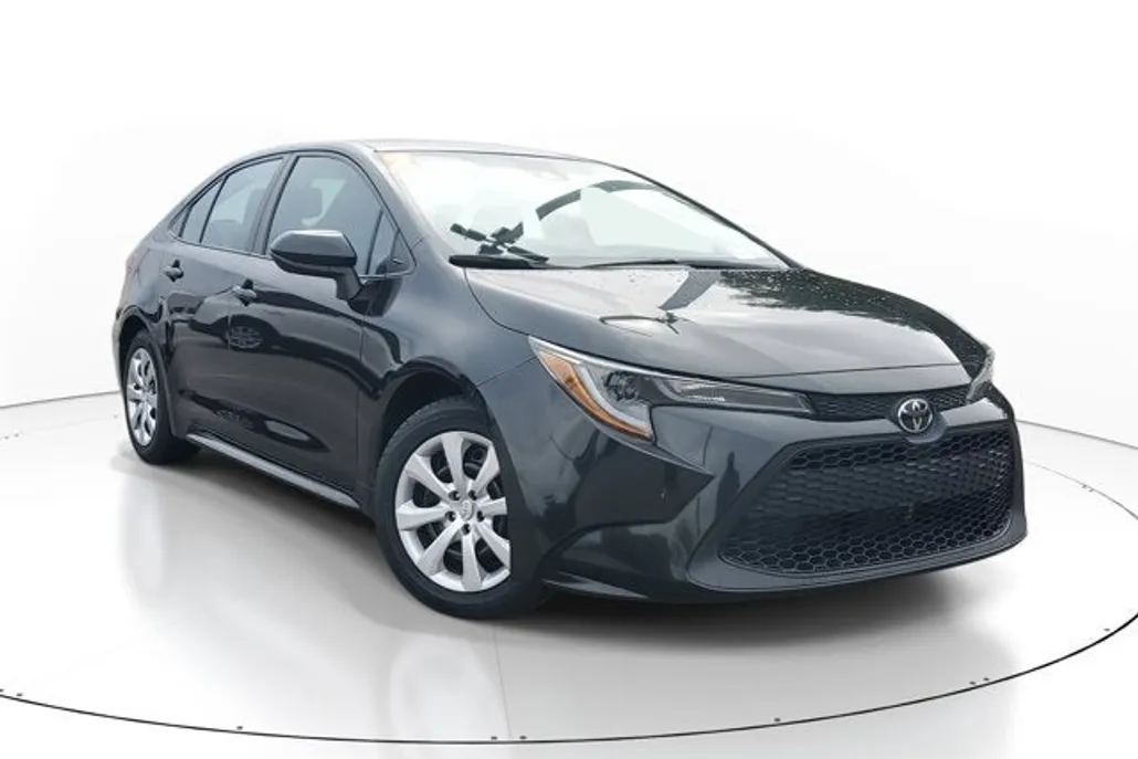 2022 Toyota Corolla LE photo 1