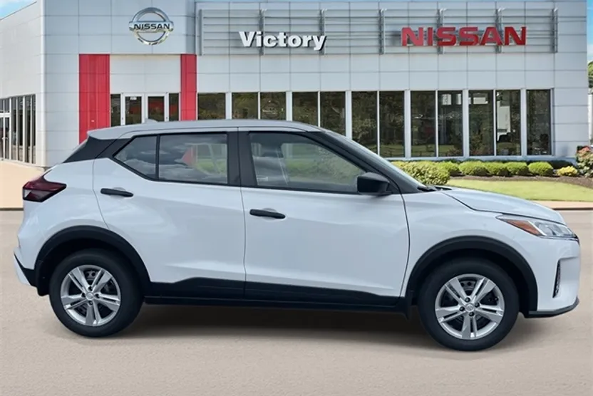 2025 Nissan Kicks Play S photo 1