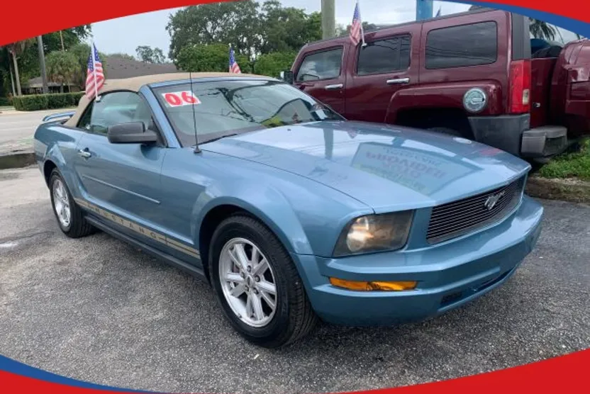 2006 Ford Mustang Convertible photo 1