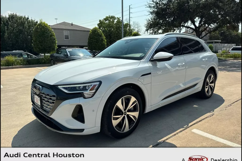 2024 Audi Q8 E-tron Premium Plus photo 1