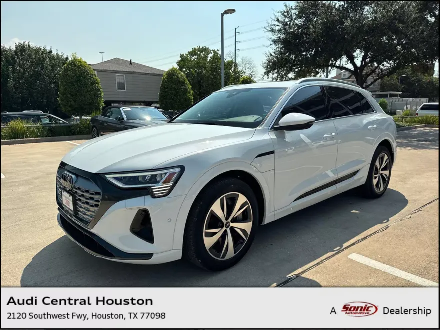 2024 Audi Q8 E-tron Premium Plus photo 1