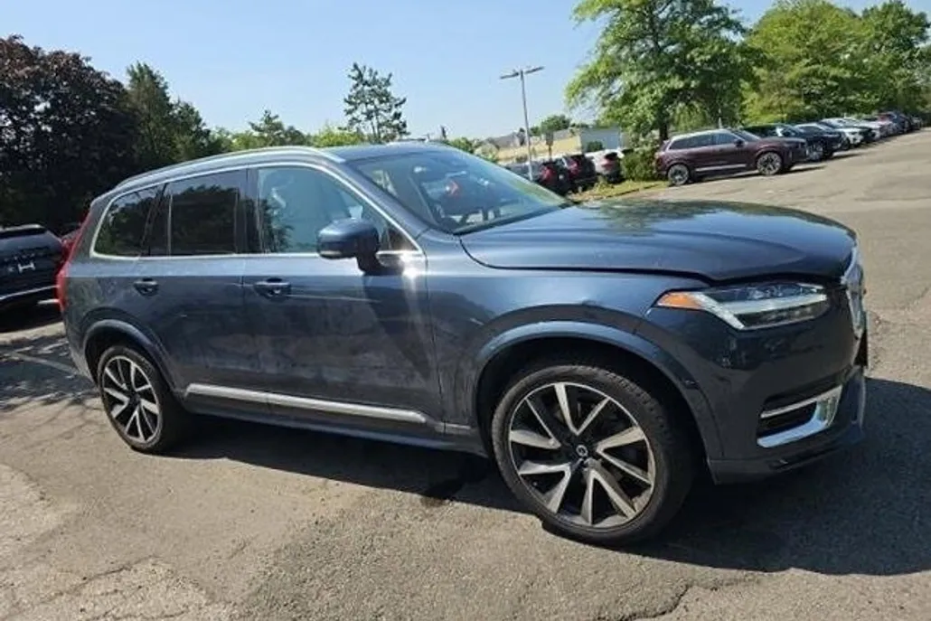 2024 Volvo XC90 B5 AWD Plus photo 1