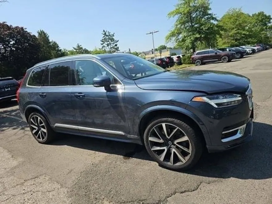 2024 Volvo XC90 B5 AWD Plus photo 1