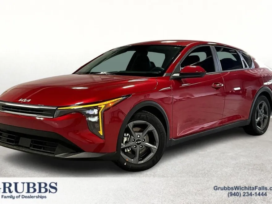 2025 Kia K4 LXS photo 1