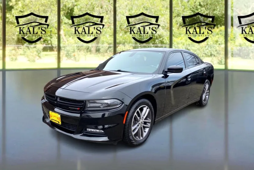 2019 Dodge Charger SXT AWD photo 1