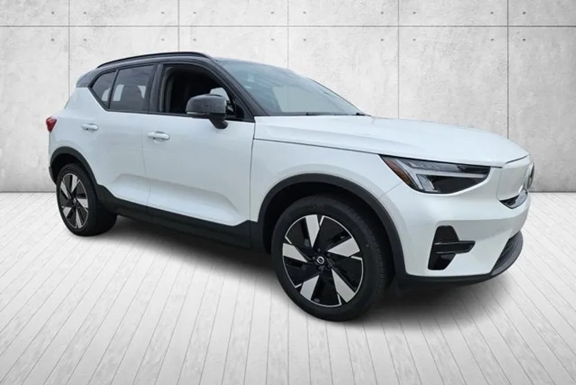 2024 Volvo XC40 Recharge Core photo 1
