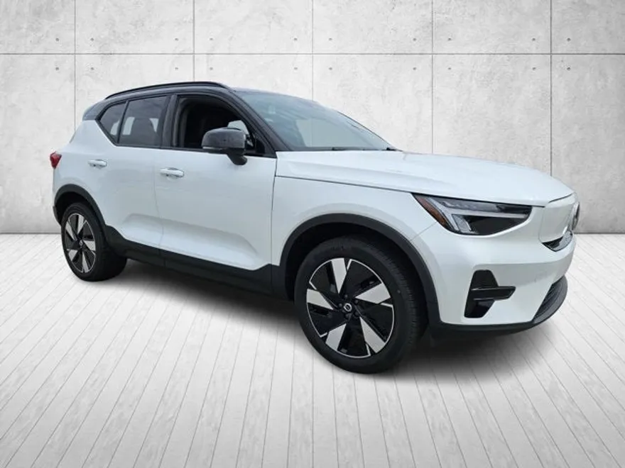 2024 Volvo XC40 Recharge Core photo 1