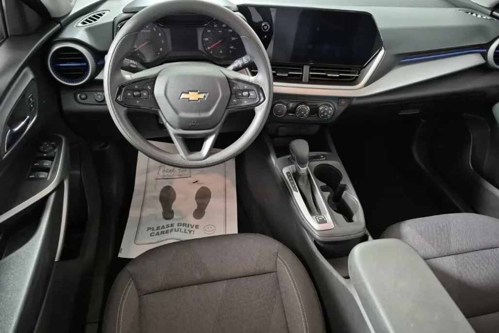 2025 Chevrolet Trax LS photo 1