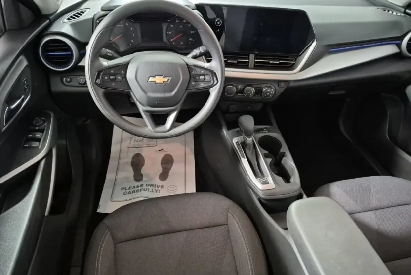 2025 Chevrolet Trax LS photo 1
