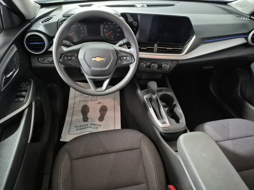 2025 Chevrolet Trax LS photo 1