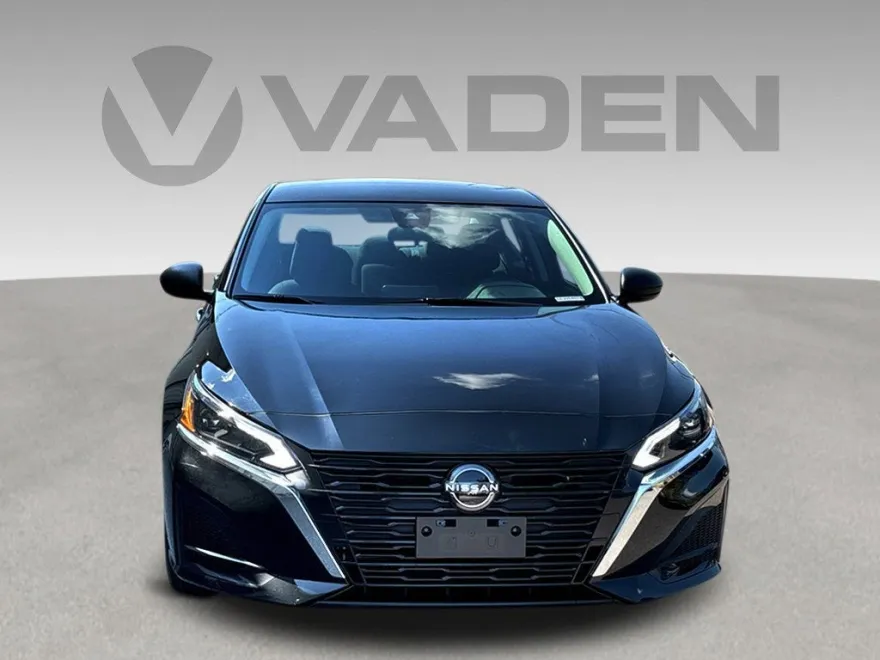 2024 Nissan Altima 2.5 SV photo 1