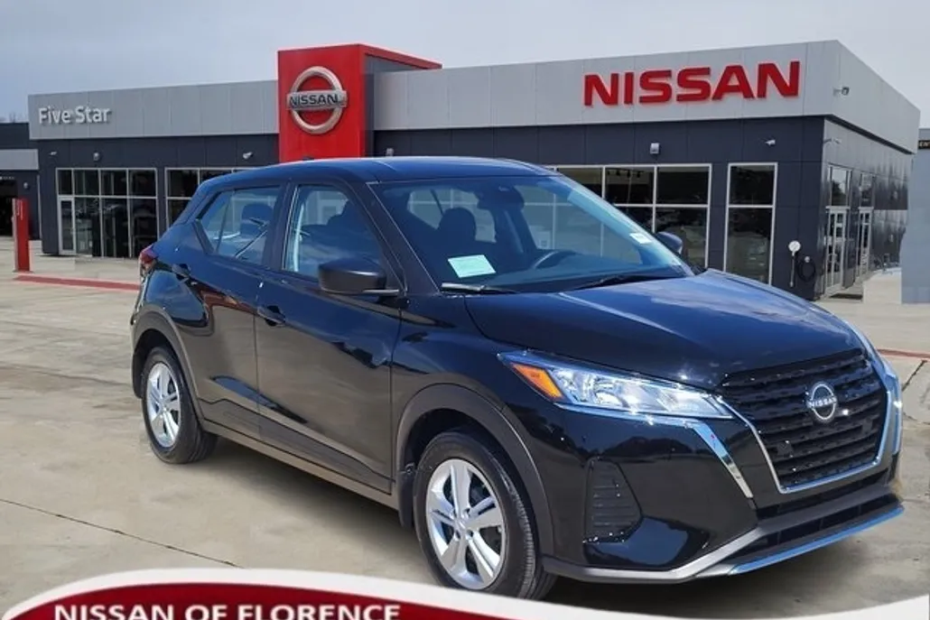 2025 Nissan Kicks Play S photo 1