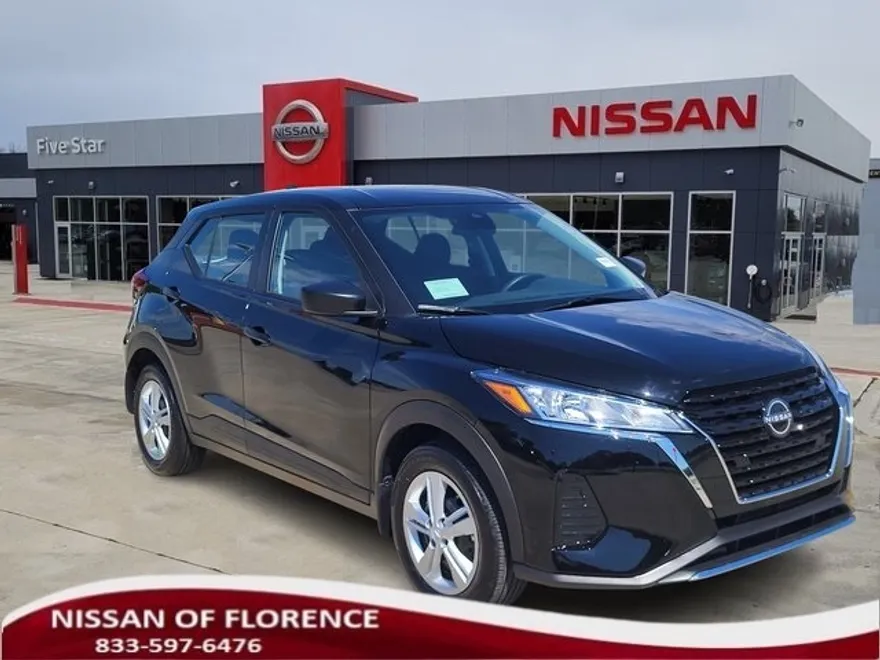 2025 Nissan Kicks Play S photo 1