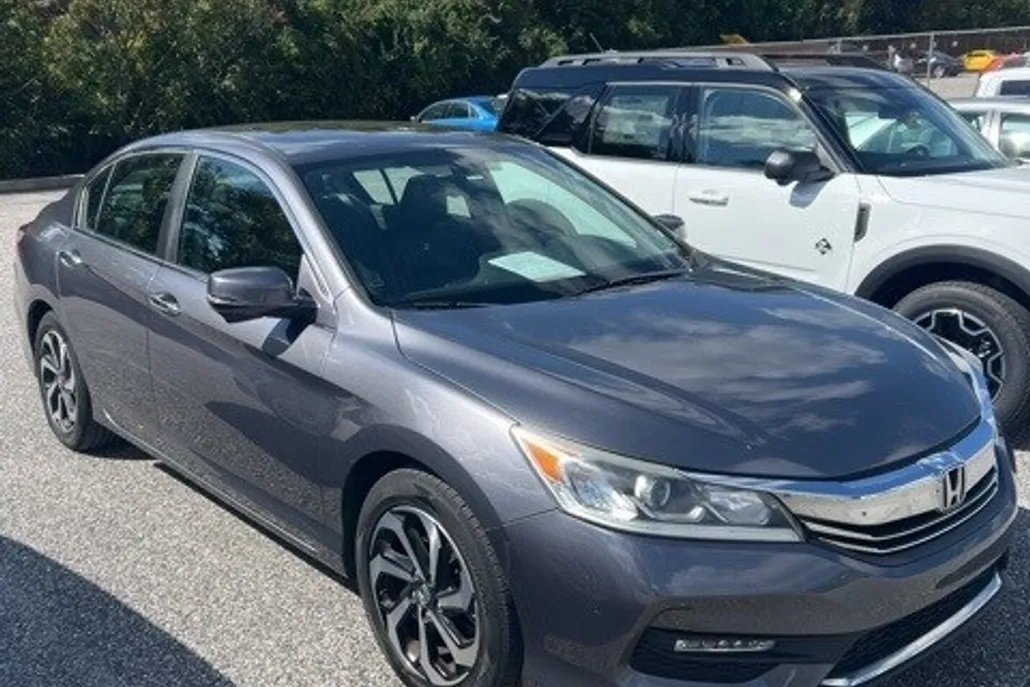 2017 Honda Accord EX-L photo 1