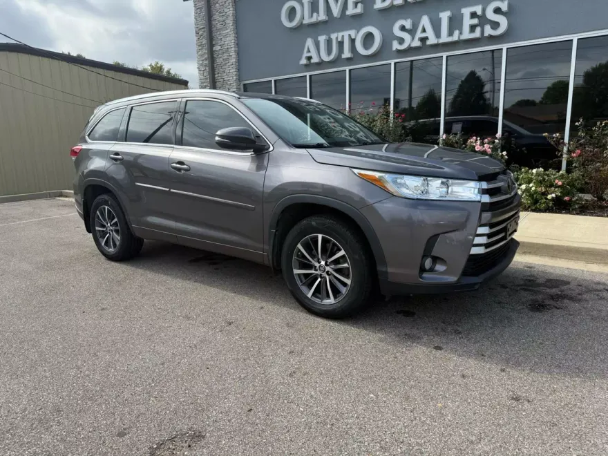 2018 Toyota Highlander XLE Sport photo 1
