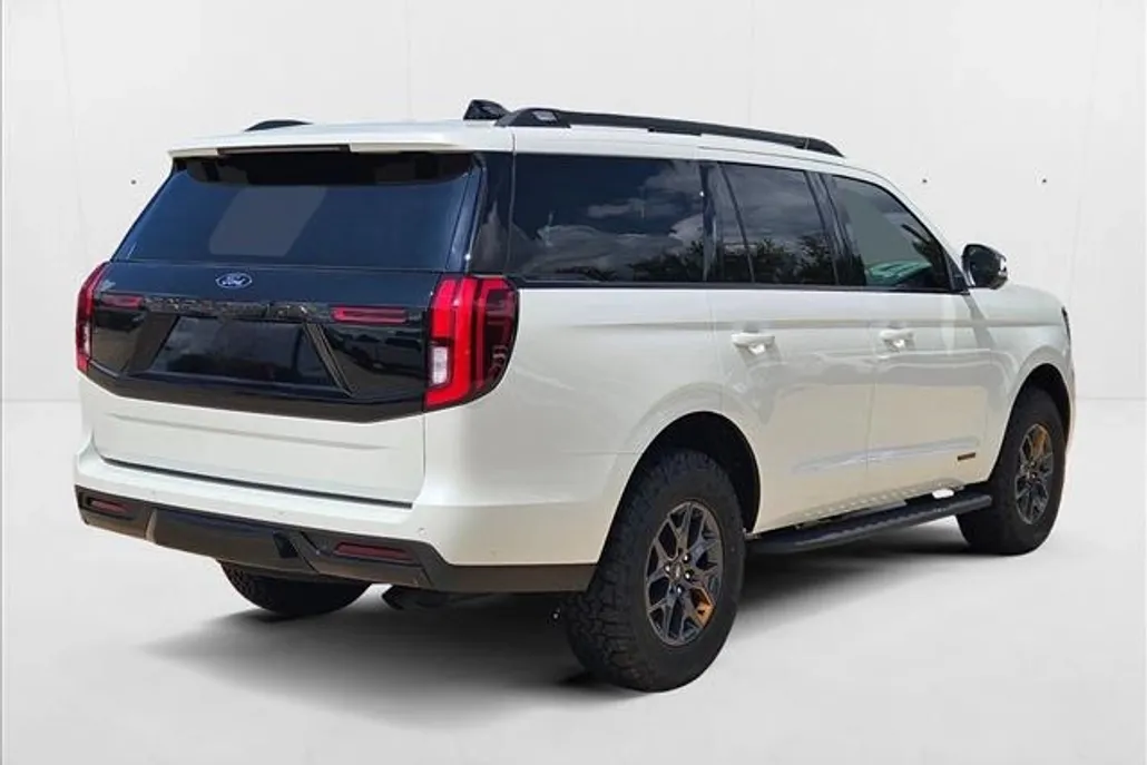 2025 Ford Expedition photo 1