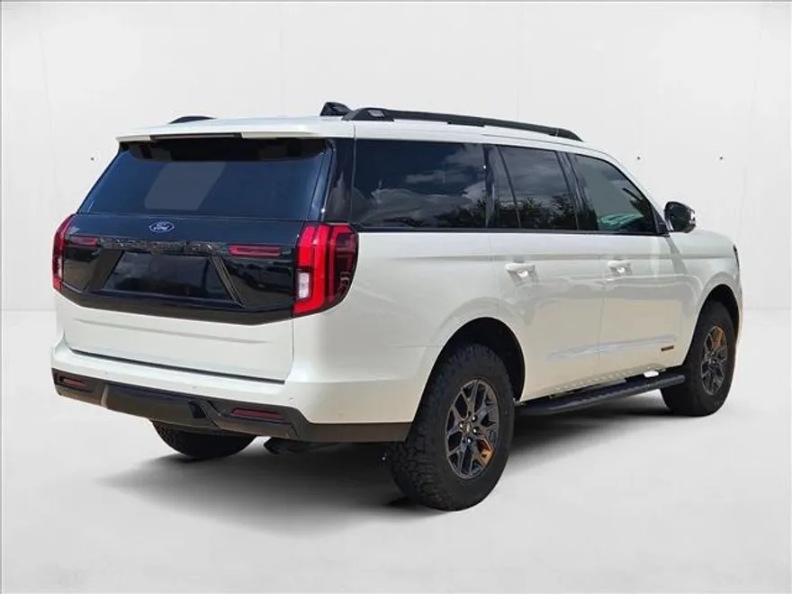 2025 Ford Expedition photo 1