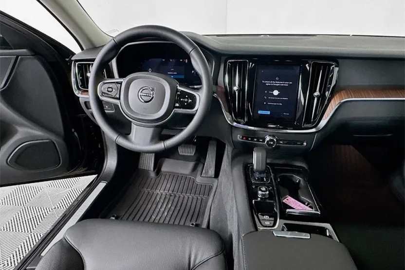2024 Volvo S60 Recharge T8 Plus photo 1