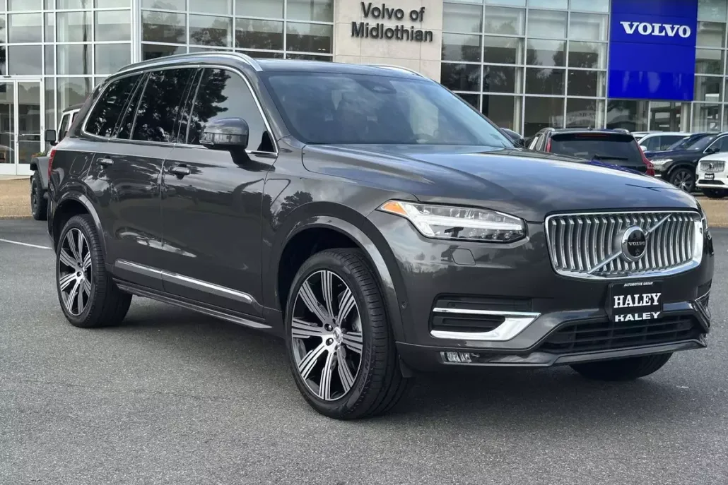 2024 Volvo XC90 B5 AWD Plus photo 1