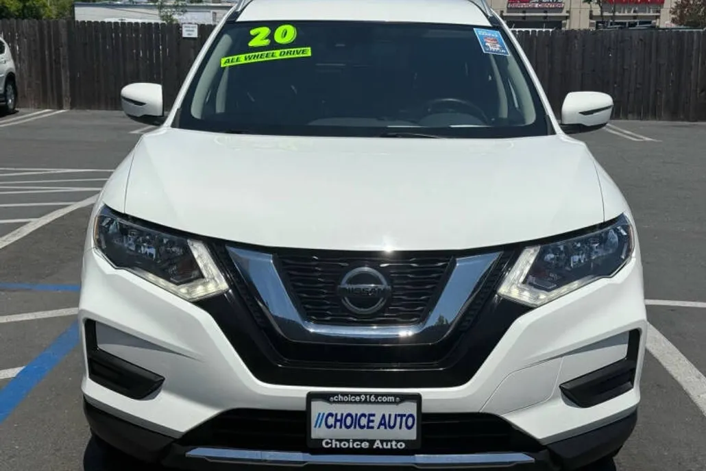 2020 Nissan Rogue SV photo 1