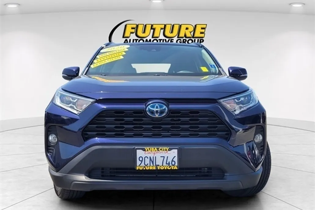 2020 Toyota RAV4 Hybrid XLE photo 1