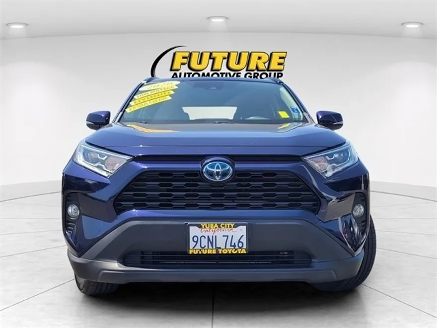 2020 Toyota RAV4 Hybrid XLE photo 1