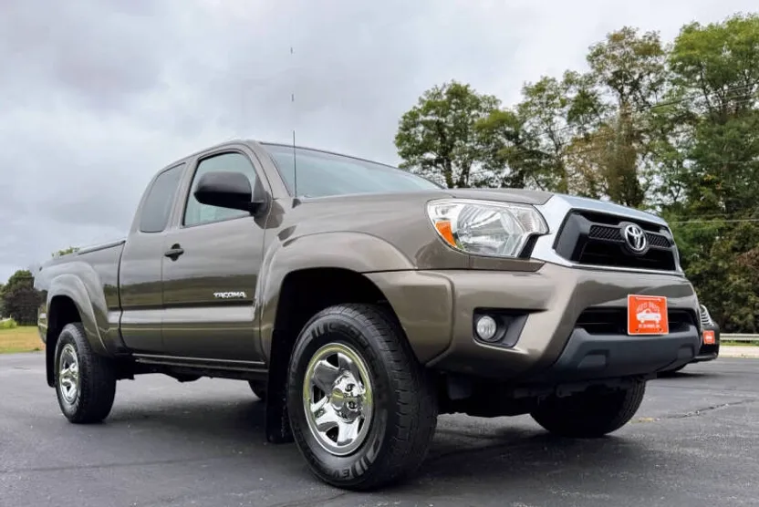 2013 Toyota Tacoma V6 4x4 Access Cab photo 1