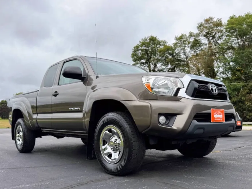 2013 Toyota Tacoma V6 4x4 Access Cab photo 1